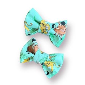 Bow tie lion king with elastic loops for collars